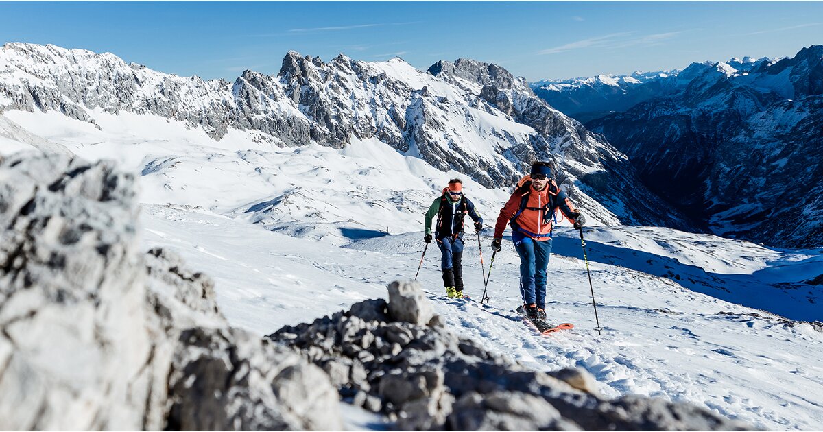 Ortovox - Ski Compression Long safety blue, calcetines de esquí para hombre  | MountainGear360