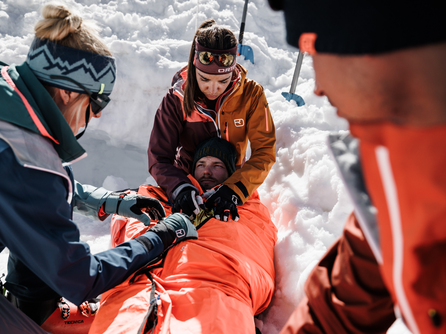 ALPINE FIRST AID - Winter ALPINE FIRST AID - Winter